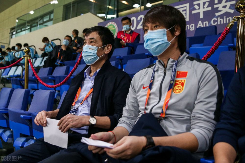 葛优乔杉赵薇强强联手引期待 李非导演开启2019爆款荒诞喜剧葛优饰演严守一葛优挑战;霸总遇;憨匪乔杉 唱童谣打高尔夫暗示奇妙;绑架葛优微笑端坐葛优优雅打高尔夫葛优岳云鹏互动葛优主演的电影《两只老虎》发布定档预告，蠢萌;绑匪遇上极品;人质，兼具黑色幽默与公路喜剧元素，一出绑架与反绑架交织的荒诞喜剧即将上演